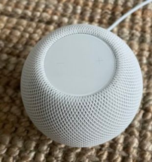 La surface tactile du HomePod mini // Source : Maxime Claudel pour Numerama La surface tactile du HomePod mini // Source : Maxime Claudel pour Numerama