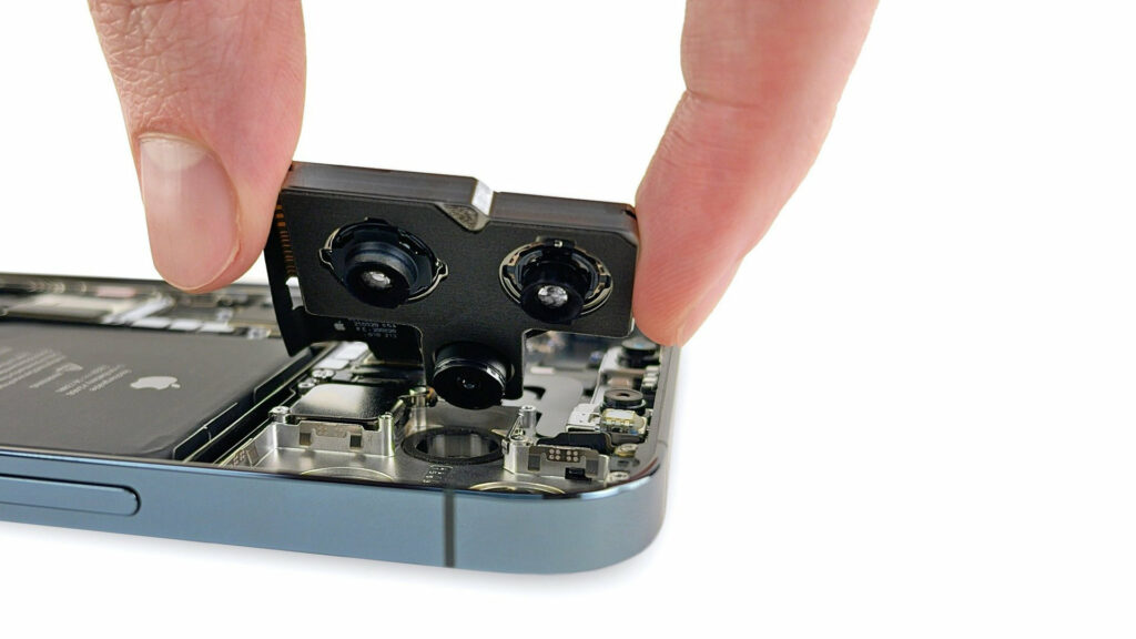Le capteur de l'iPhone 12 Pro Max // Source : iFixit, réutilisation autorisée Le capteur de l'iPhone 12 Pro Max // Source : iFixit, réutilisation autorisée