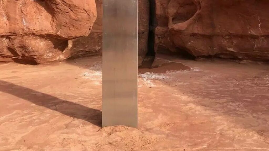 Le monolithe a été découvert fin novembre 2020. Il est apparemment installé là depuis 2016. // Source : Utah Department of Public Safety Aero Bureau Le monolithe a été découvert fin novembre 2020. Il est apparemment installé là depuis 2016. // Source : Utah Department of Public Safety Aero Bureau