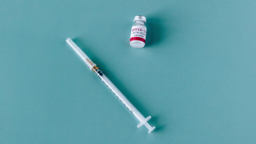 Illustration d'un vaccin contre le coronavirus. // Source : Pexels/Nataliya Vaitkevich (photo recadrée) Illustration d'un vaccin contre le coronavirus. // Source : Pexels/Nataliya Vaitkevich (photo recadrée)