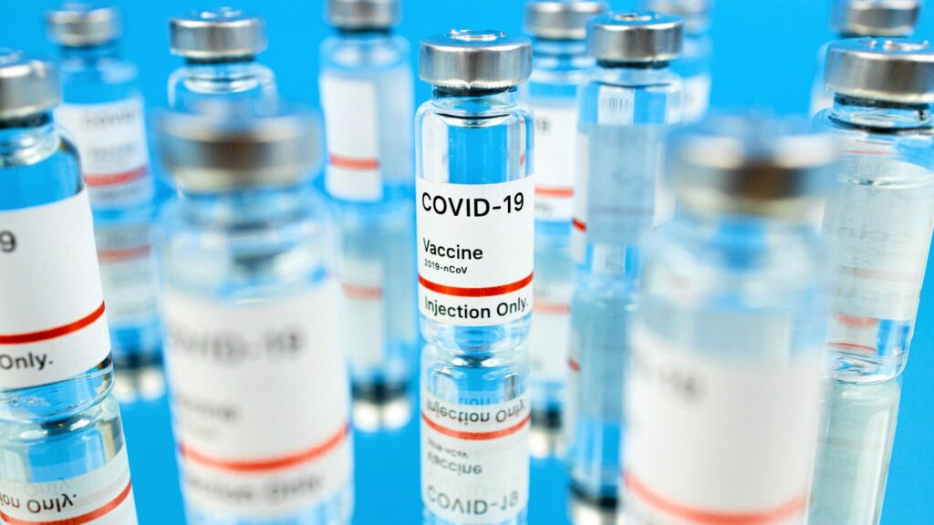 Le vaccin d'AstraZeneca est assez différent de celui de Pfizer et Moderna. Il pourrait un peu plus tard, à la mi-2021. // Source : Pexels Le vaccin d'AstraZeneca est assez différent de celui de Pfizer et Moderna. Il pourrait un peu plus tard, à la mi-2021. // Source : Pexels