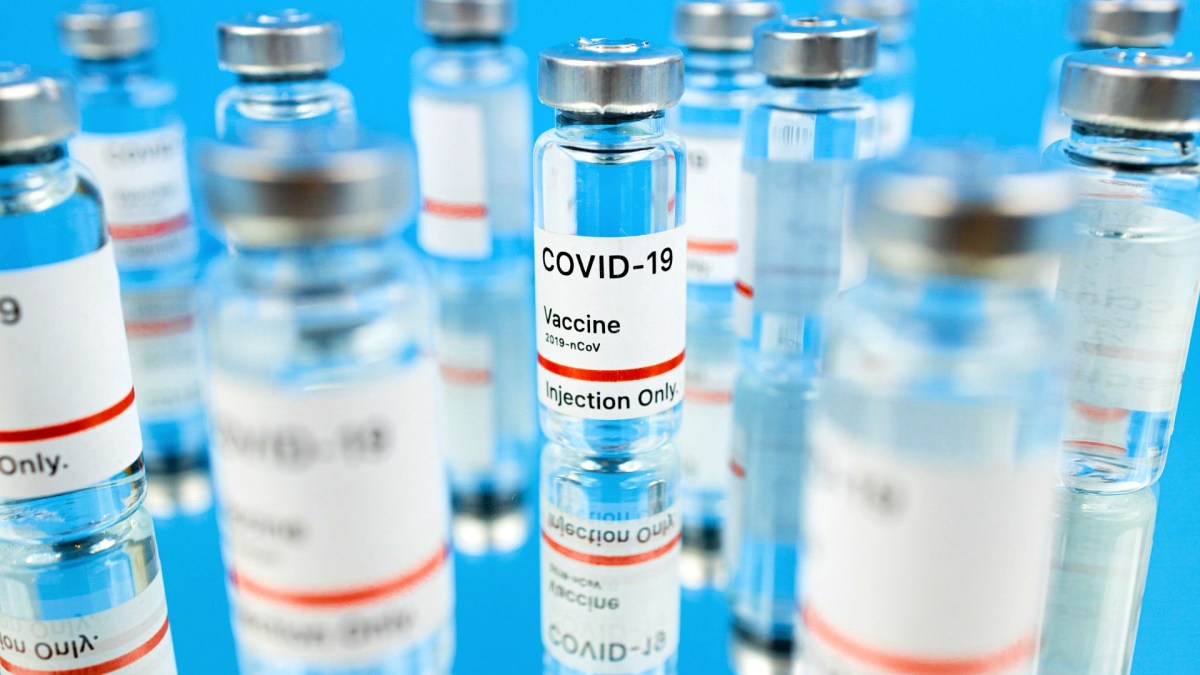 Le vaccin d'AstraZeneca est assez différent de celui de Pfizer et Moderna. Il pourrait un peu plus tard, à la mi-2021. // Source : Pexels Le vaccin d'AstraZeneca est assez différent de celui de Pfizer et Moderna. Il pourrait un peu plus tard, à la mi-2021. // Source : Pexels