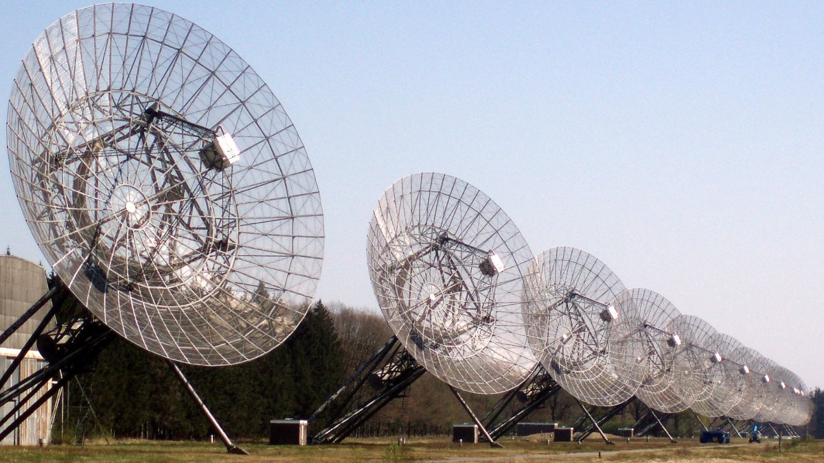 Westerbork Synthesis Radio Telescope. // Source : Wikimedia/CC/Onderwijsgek (photo recadrée) Westerbork Synthesis Radio Telescope. // Source : Wikimedia/CC/Onderwijsgek (photo recadrée)