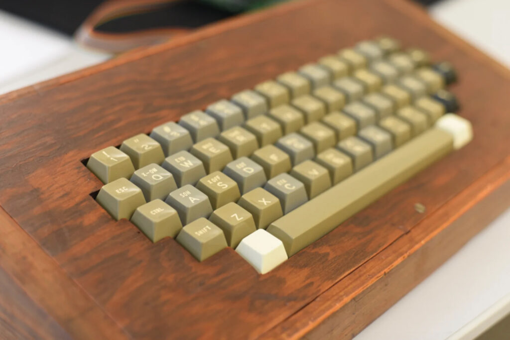Clavier Apple 1 // Source : RR Auction Clavier Apple 1 // Source : RR Auction