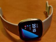 Fitbit Sense // Source : Julien Lausson pour Numerama