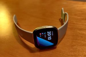 Fitbit Sense // Source : Julien Lausson pour Numerama Fitbit Sense // Source : Julien Lausson pour Numerama