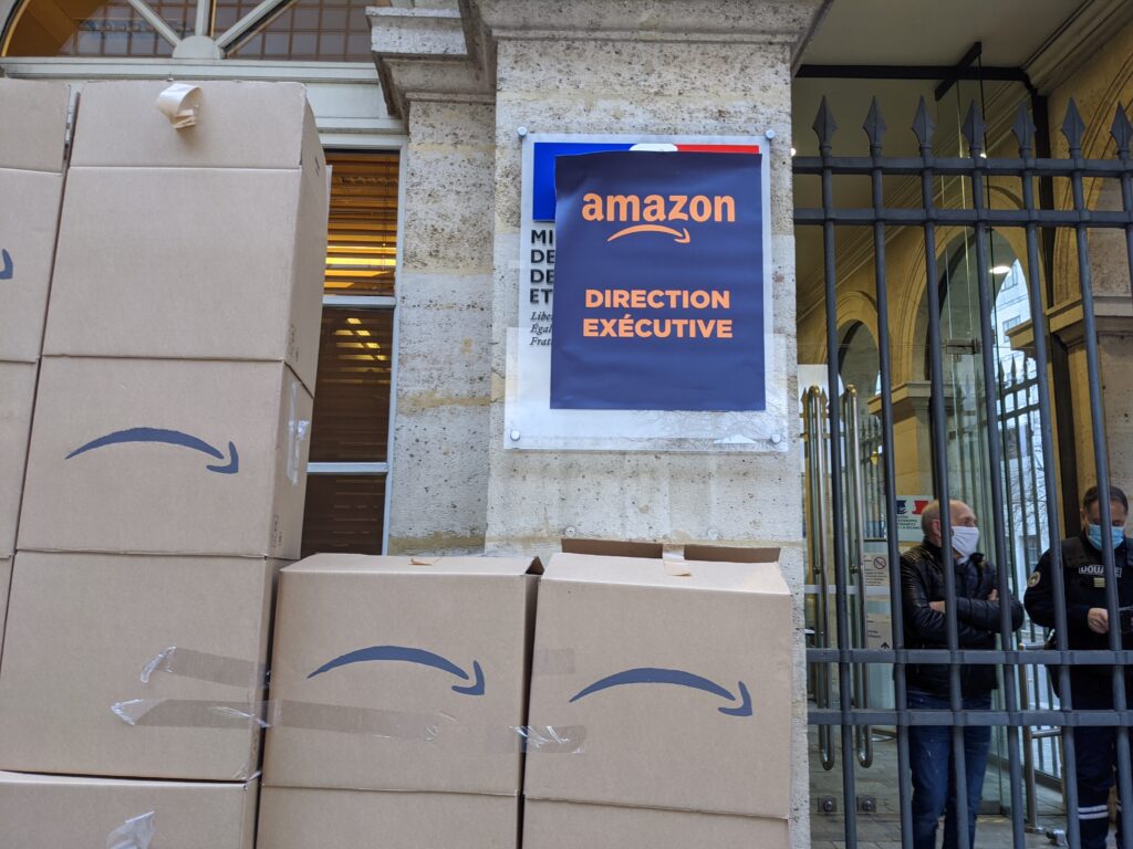 Action anti-Amazon à Bercy, le 4/12/20 // Source : Aurore Gayte pour Numerama Action anti-Amazon à Bercy, le 4/12/20 // Source : Aurore Gayte pour Numerama
