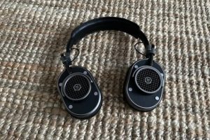 Le casque MH40 sans fil de Master & Dynamic // Source : Maxime Claudel pour Numerama