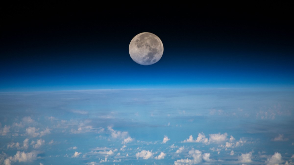 La Lune vue depuis l'ISS. // Source : Nasa Johnson La Lune vue depuis l'ISS. // Source : Nasa Johnson