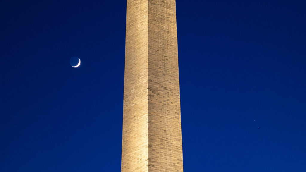 La Lune, Saturne et Jupiter vues depuis Washington D.C. // Source : Flickr/CC/Nasa HQ Photo (photo recadrée) La Lune, Saturne et Jupiter vues depuis Washington D.C. // Source : Flickr/CC/Nasa HQ Photo (photo recadrée)