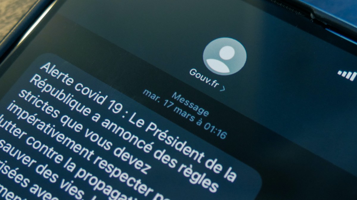 Des pirates ont imité le SMS du gouvernement de promotion de TousAntiCovid. // Source : Louise Audry pour Numerama Des pirates ont imité le SMS du gouvernement de promotion de TousAntiCovid. // Source : Louise Audry pour Numerama
