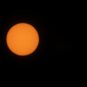 Le Soleil. On distingue une tache solaire. // Source : Flickr/CC/Mike Lewinski (photo recadrée) Le Soleil. On distingue une tache solaire. // Source : Flickr/CC/Mike Lewinski (photo recadrée)