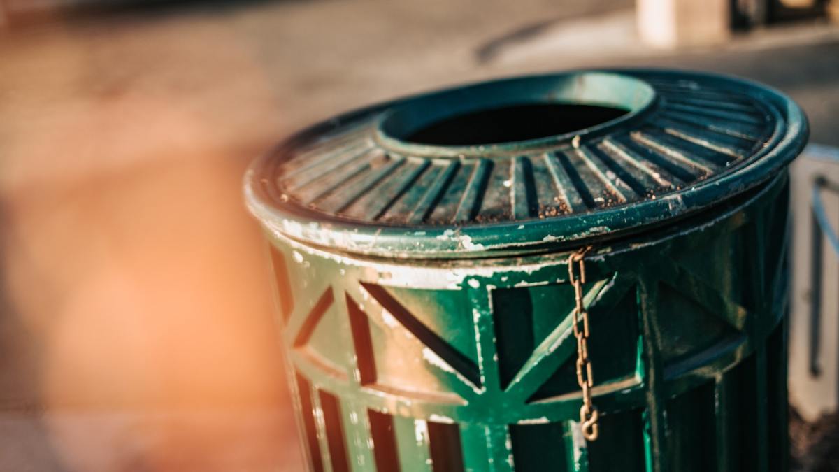Une poubelle, pour vos photos les plus moches // Source : Tyler Nix / Unsplash Une poubelle, pour vos photos les plus moches // Source : Tyler Nix / Unsplash