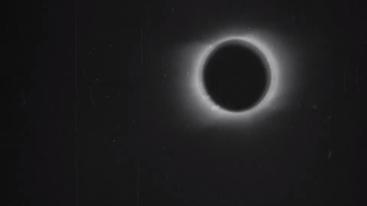 Premier film d'une éclipse solaire, en 1900. // Source : Capture d'écran YouTube BFI Premier film d'une éclipse solaire, en 1900. // Source : Capture d'écran YouTube BFI