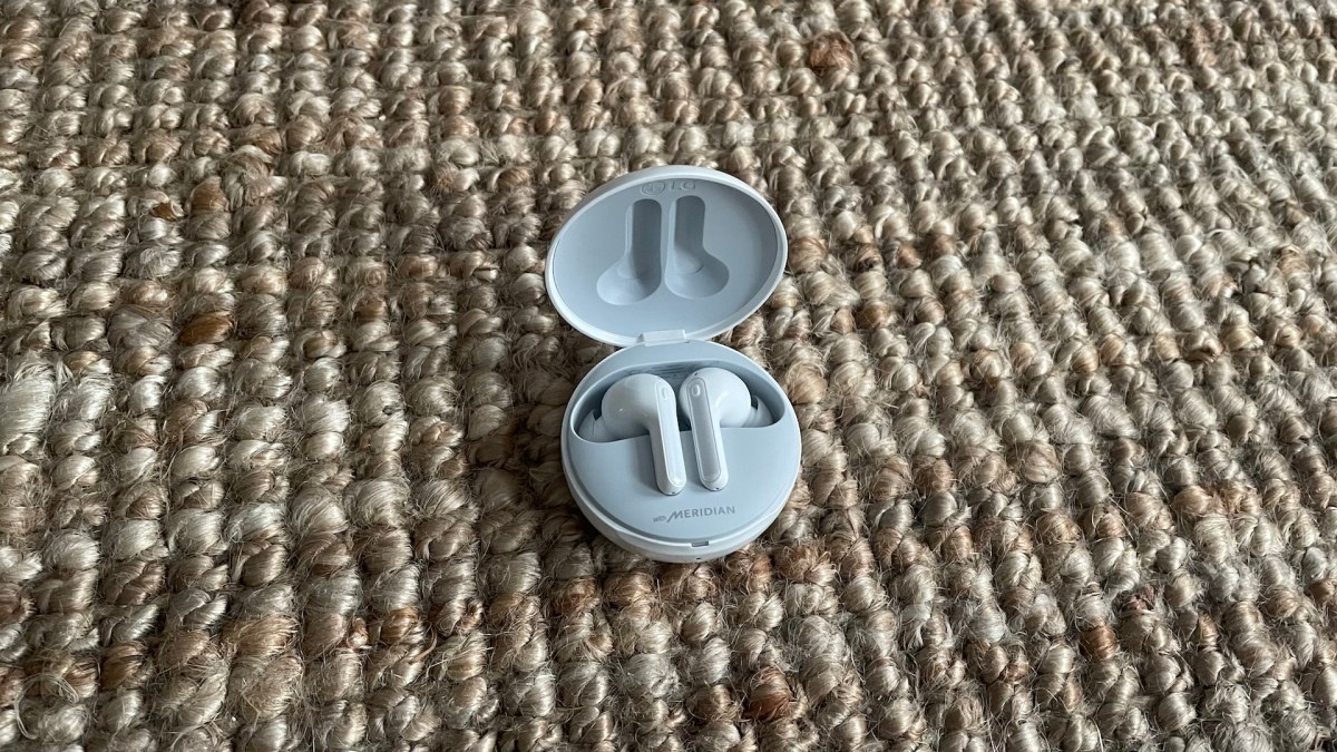 Les écouteurs LG Tone Free FN7 dans leur boîtier // Source : Maxime Claudel pour Numerama Les écouteurs LG Tone Free FN7 dans leur boîtier // Source : Maxime Claudel pour Numerama