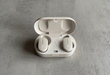 Écouteurs Bose QuietComfort Earbuds dans leur boîtier // Source : Maxime Claudel pour Numerama Écouteurs Bose QuietComfort Earbuds dans leur boîtier // Source : Maxime Claudel pour Numerama