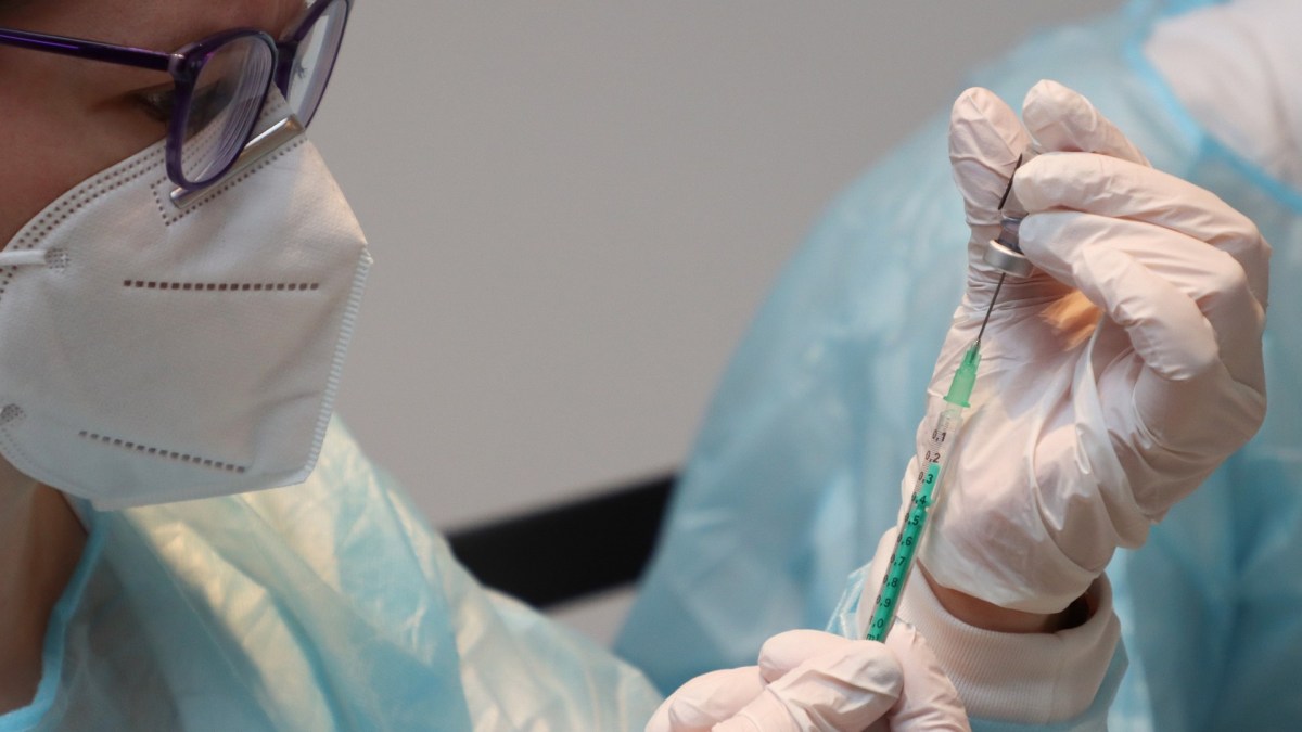 Injection du vaccin contre le coronavirus. // Source : Pixabay
