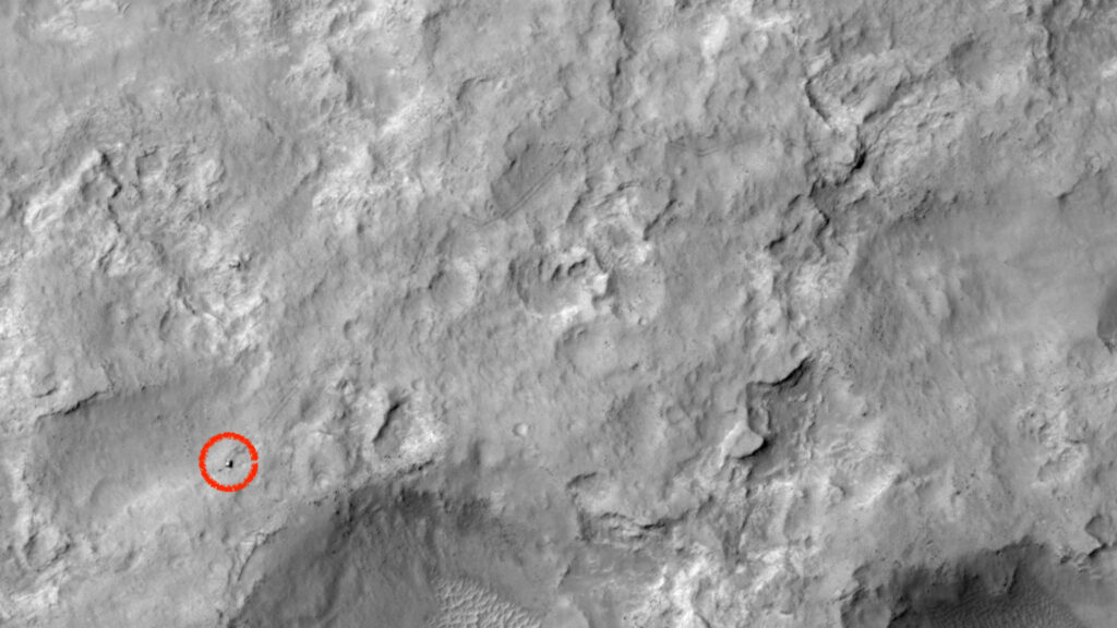 Où est Curiosity ? // Source : NASA/JPL-CALTECH/UNIV. OF ARIZONA/UNIV. OF ARIZONA (image recadrée et annotée) Où est Curiosity ? // Source : NASA/JPL-CALTECH/UNIV. OF ARIZONA/UNIV. OF ARIZONA (image recadrée et annotée)