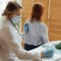 Quelles sont les motivations des volontaires sains d'un essai clinique ? // Source : Pexels/Anthony Shkraba (photo recadrée)