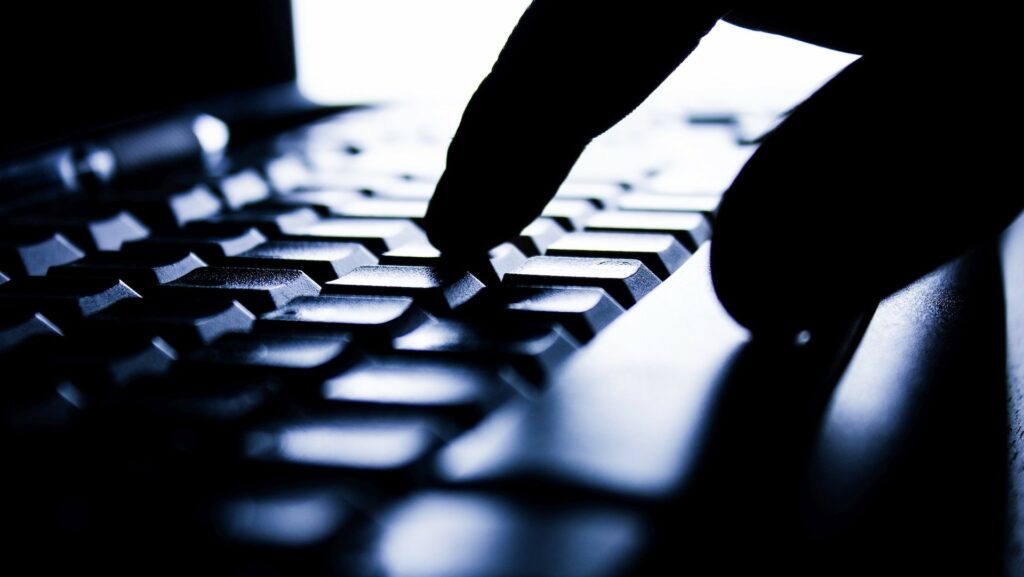 Mains hackers // Source : CCO/Flickr Mains hackers // Source : CCO/Flickr