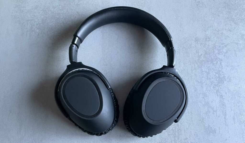 Le casque EPOS Adapt 660 // Source : Maxime Claudel pour Numerama Le casque EPOS Adapt 660 // Source : Maxime Claudel pour Numerama