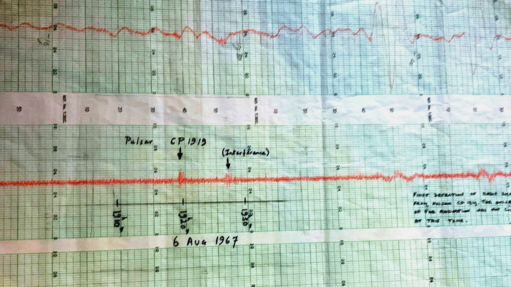Le signal repéré par Jocelyn Bell. // Source : Wikimedia/CC/Billthom (photo recadrée)