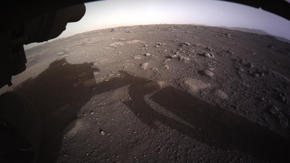 Le sol martien pris en photo part une des caméras du rover // Source : Nasa Le sol martien pris en photo part une des caméras du rover // Source : Nasa