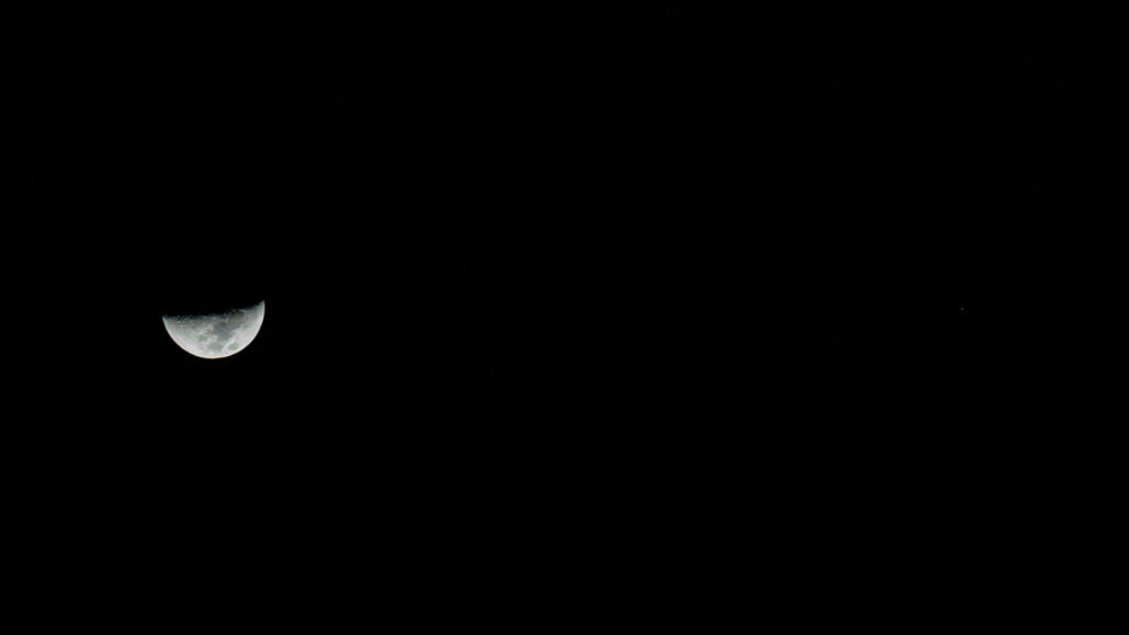 La Lune et Mars le 18 février 2021. // Source : Flickr/CC/Kevin Baird (photo recadrée) La Lune et Mars le 18 février 2021. // Source : Flickr/CC/Kevin Baird (photo recadrée)