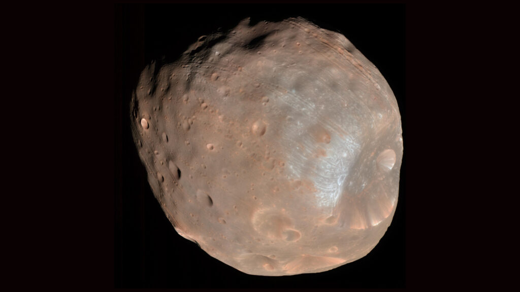 Phobos, une des lunes de Mars. // Source : NASA/JPL-Caltech/University of Arizona (photo recadrée et modifiée) Phobos, une des lunes de Mars. // Source : NASA/JPL-Caltech/University of Arizona (photo recadrée et modifiée)