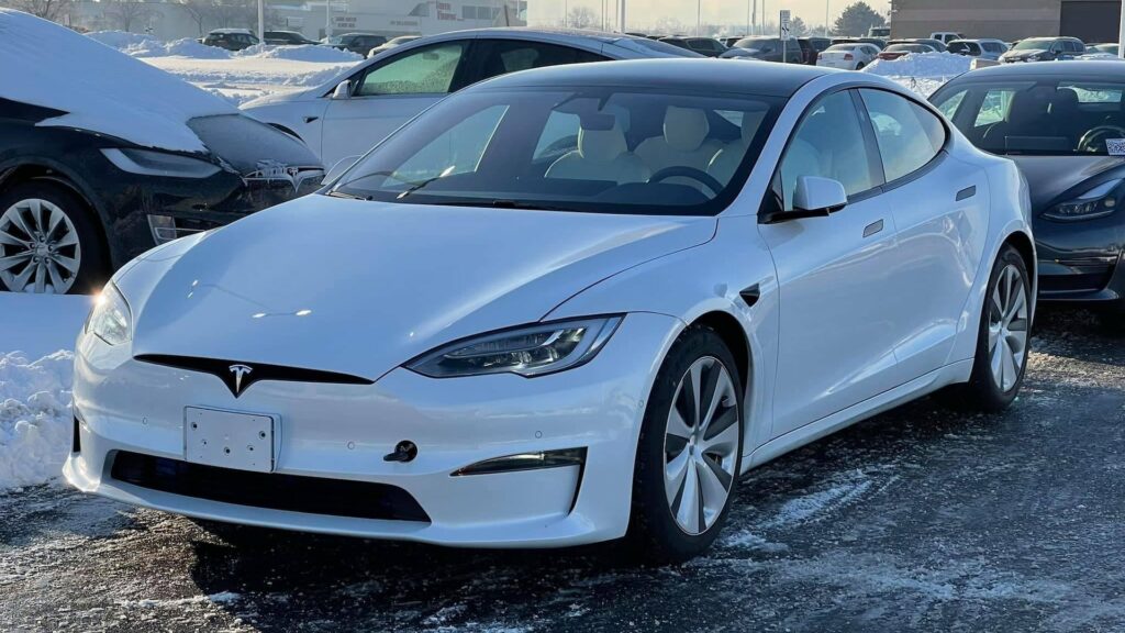 Nouvelle Model S avec un volant normal // Source : Reddit Nouvelle Model S avec un volant normal // Source : Reddit