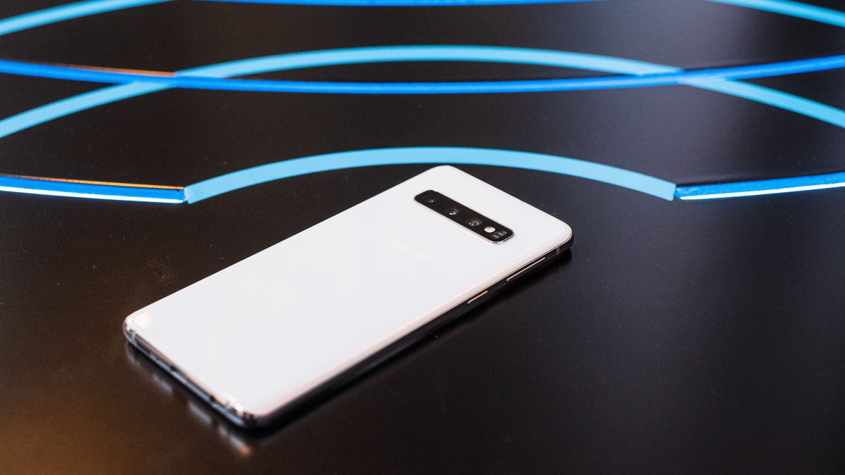 Samsung Galaxy S10 // Source : Kārlis Dambrāns Samsung Galaxy S10 // Source : Kārlis Dambrāns