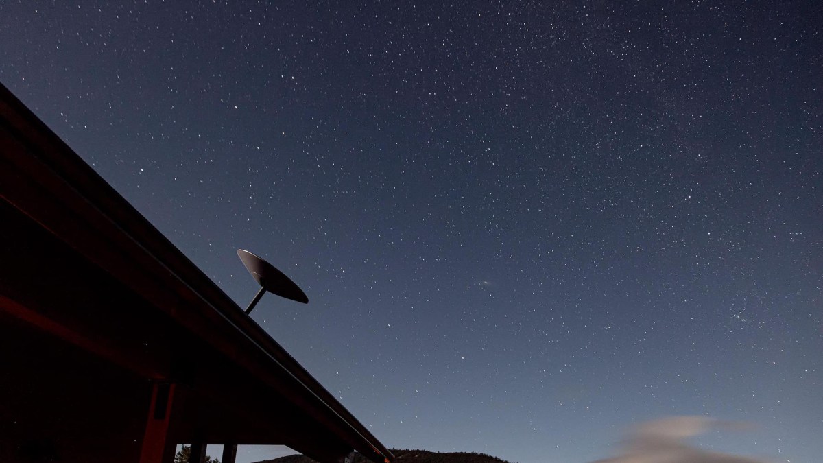 Starlink parabole antenne // Source : Starlink Starlink parabole antenne // Source : Starlink