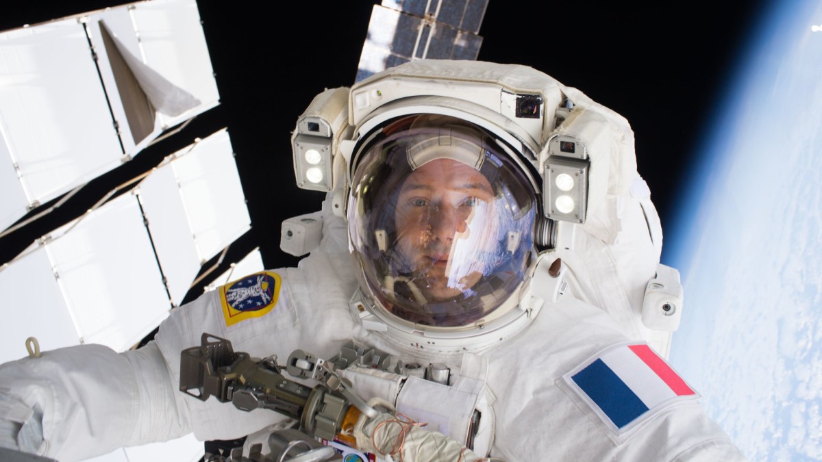 Thomas Pesquet en sortie extravéhiculaire. // Source : NASA Johnson Thomas Pesquet en sortie extravéhiculaire. // Source : NASA Johnson