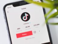 TikTok. // Source : Unsplash @helloimnick (photo recadrée)