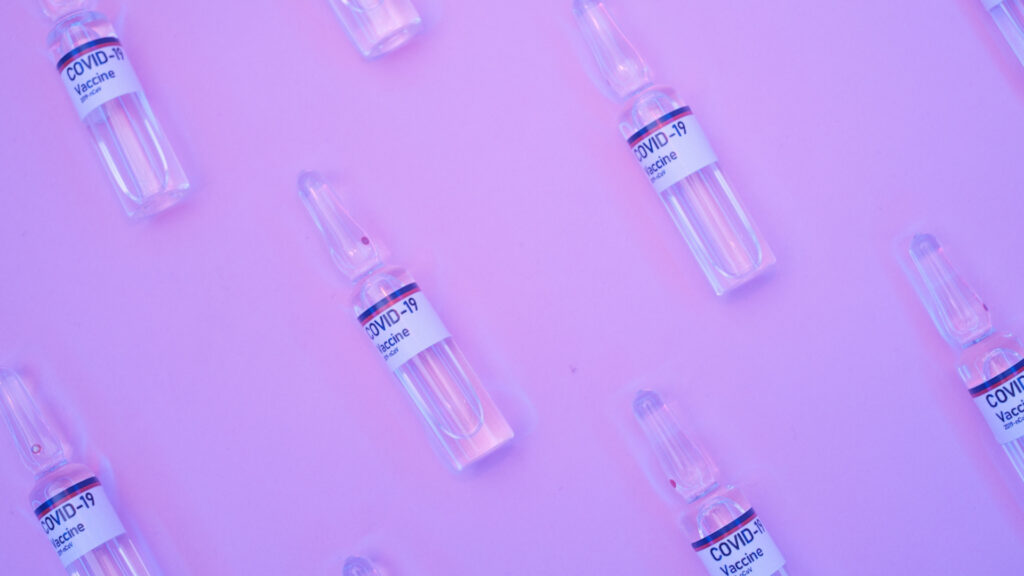 Vaccins contre la Covid-19 (illustration). // Source : Pexels/Alena Shekhovtcova (photo recadrée) Vaccins contre la Covid-19 (illustration). // Source : Pexels/Alena Shekhovtcova (photo recadrée)