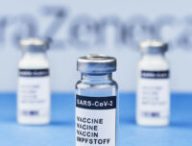 Vaccins AstraZeneca contre le coronavirus. // Source : Marco Verch sous Creative Commons 2.0 (photo recadrée)