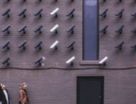 Des caméras de surveillance. // Source : Matthew Henry (photo recadrée)