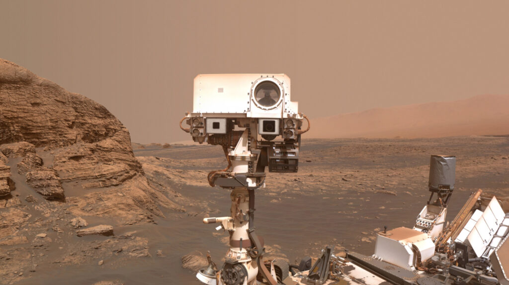 Curiosity sur Mars. // Source : NASA/JPL-Caltech/MSSS (photo recadrée) Curiosity sur Mars. // Source : NASA/JPL-Caltech/MSSS (photo recadrée)