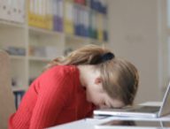 Réaction d'un cerveau humain devant faire un effort. // Source : Pexels/Andrea Piacquadio (photo recadrée)