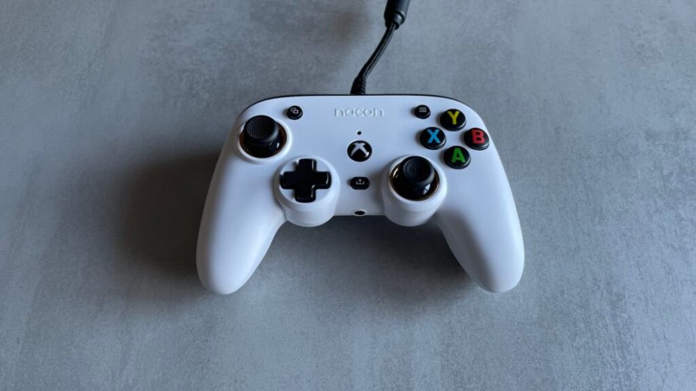 Manette Nacon Pro Compact // Source : Maxime Claudel pour Numerama Manette Nacon Pro Compact // Source : Maxime Claudel pour Numerama
