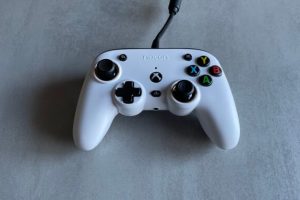 Manette Nacon Pro Compact // Source : Maxime Claudel pour Numerama Manette Nacon Pro Compact // Source : Maxime Claudel pour Numerama