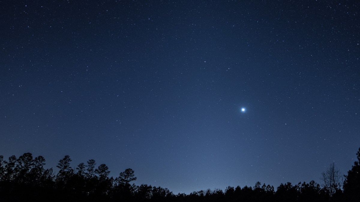 Lumière zodiacale, Vénus et Mars. // Source : Flickr/Stephen Rahn (photo recadrée) Lumière zodiacale, Vénus et Mars. // Source : Flickr/Stephen Rahn (photo recadrée)