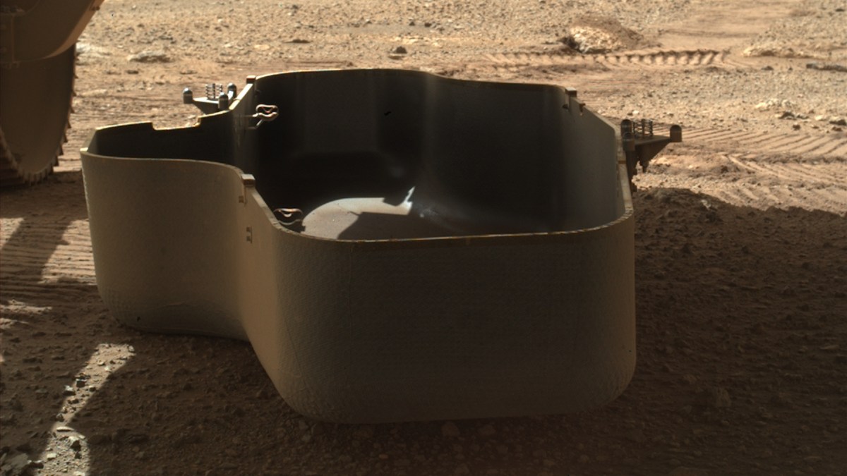 La protection d'Ingenuity a été larguée. // Source : NASA/JPL-Caltech La protection d'Ingenuity a été larguée. // Source : NASA/JPL-Caltech