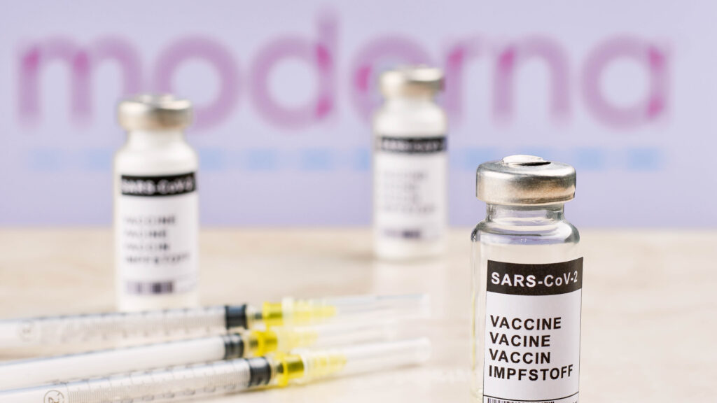 Vaccin de Moderna contre le coronavirus. // Source : Marco Verch sous Creative Commons 2.0 (photo recadrée) Vaccin de Moderna contre le coronavirus. // Source : Marco Verch sous Creative Commons 2.0 (photo recadrée)