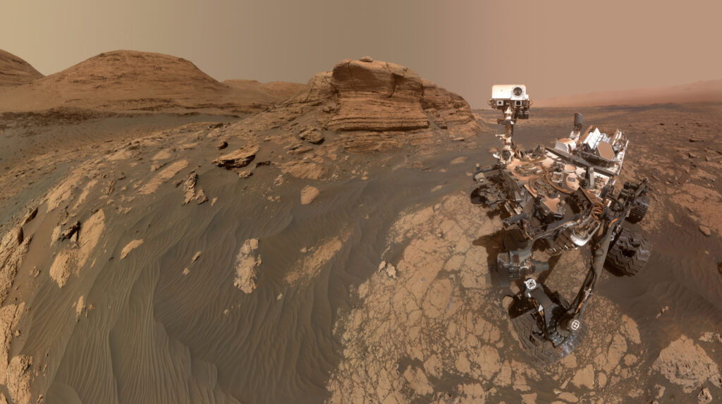 « Eh, moi aussi je suis sur Mars ! Ne m'oubliez pas. » // Source : NASA/JPL-Caltech/MSSS (photo recadrée) « Eh, moi aussi je suis sur Mars ! Ne m'oubliez pas. » // Source : NASA/JPL-Caltech/MSSS (photo recadrée)