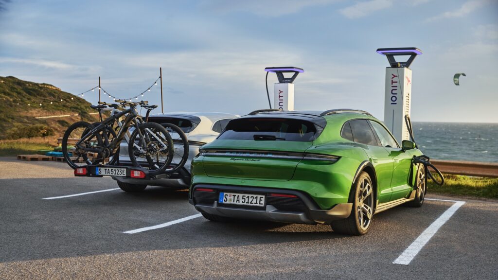 Porsche Taycan Cross Turismo // Source : Porsche