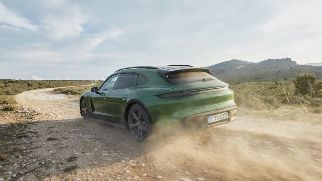 Porsche Taycan Cross Turismo // Source : Porsche