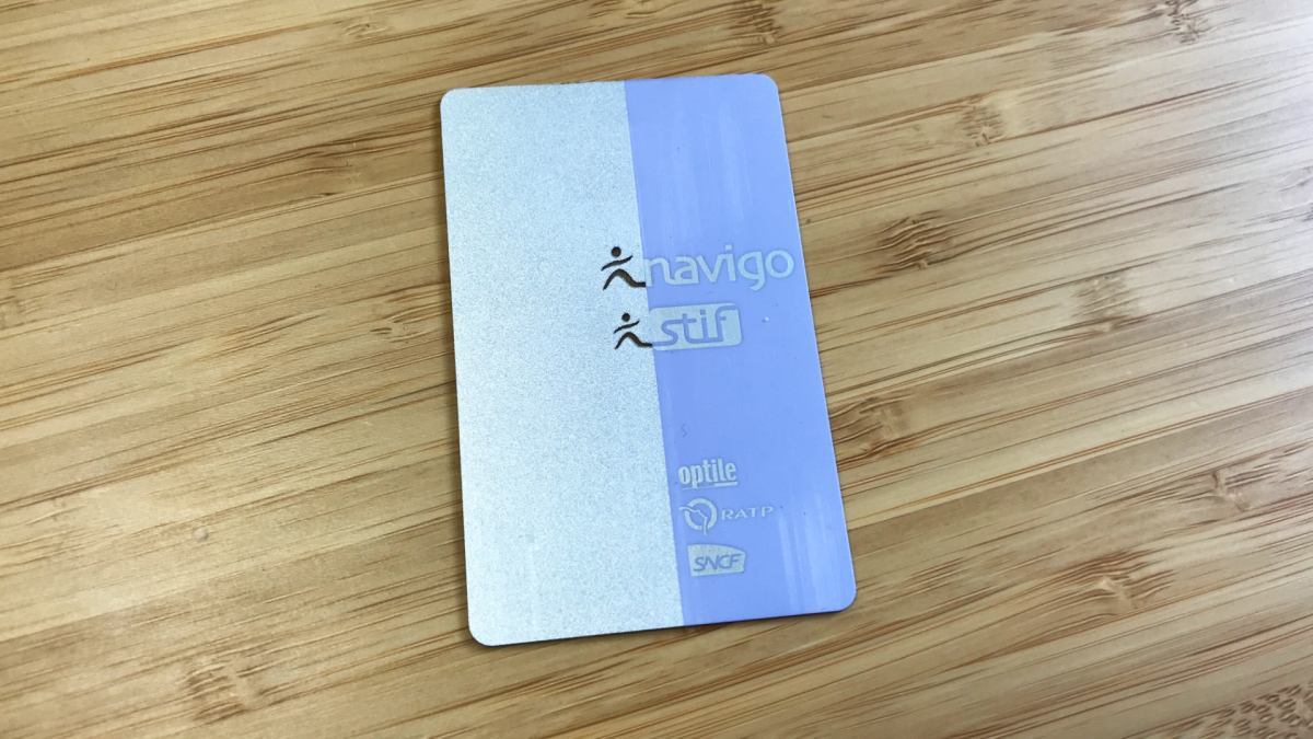 Un pass Navigo. // Source : Photo Numerama Un pass Navigo. // Source : Photo Numerama