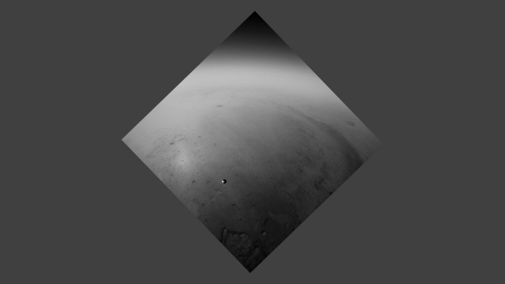 L'image brute obtenue lors de l'atterrissage. // Source : NASA/JPL-Caltech/MSSS L'image brute obtenue lors de l'atterrissage. // Source : NASA/JPL-Caltech/MSSS
