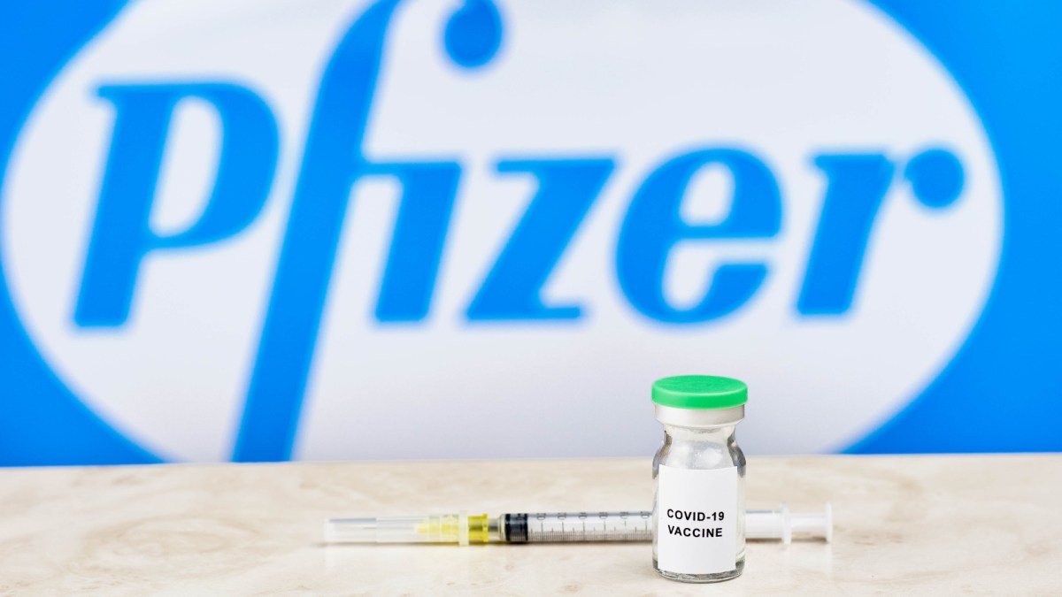Vaccin Pfizer contre le coronavirus. // Source : Marco Verch sous Creative Commons 2.0 (photo recadrée) Vaccin Pfizer contre le coronavirus. // Source : Marco Verch sous Creative Commons 2.0 (photo recadrée)
